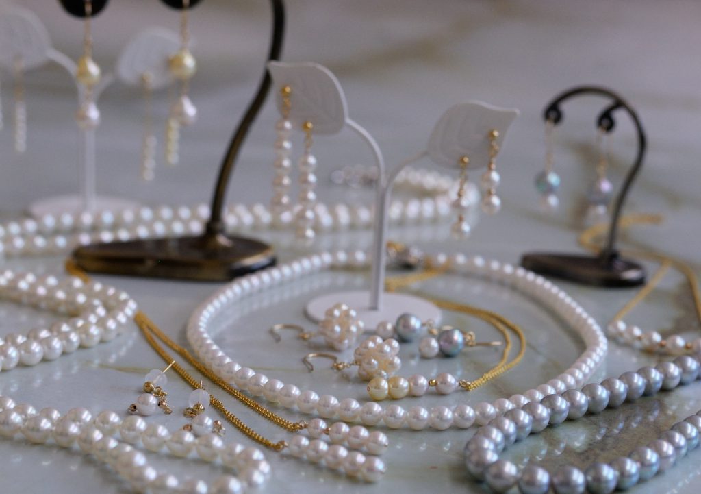 アコヤ真珠のベビーパール5㎜珠のピアス・ネックレスや黒系のネックレス