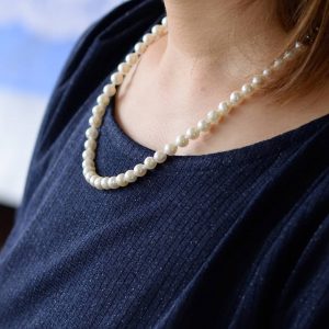 ユニセックス　パールネックレス50cmアジャスター最長55cm仕様　6㎜珠乳白色系（無調色）あこやバロック真珠